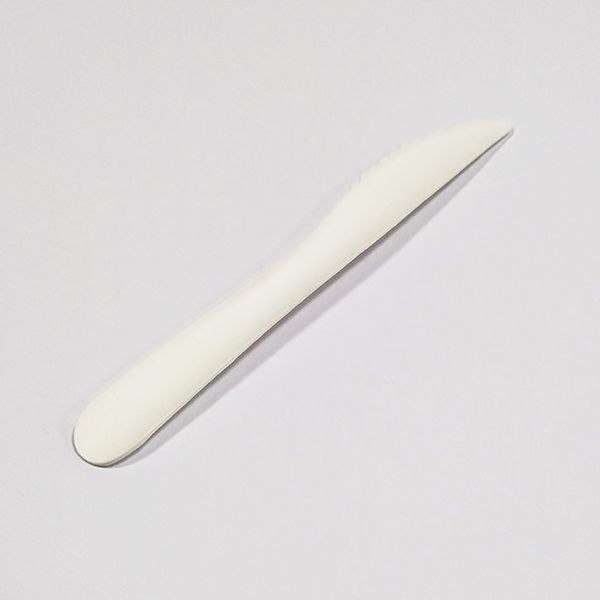 Couteaux en carton blanc