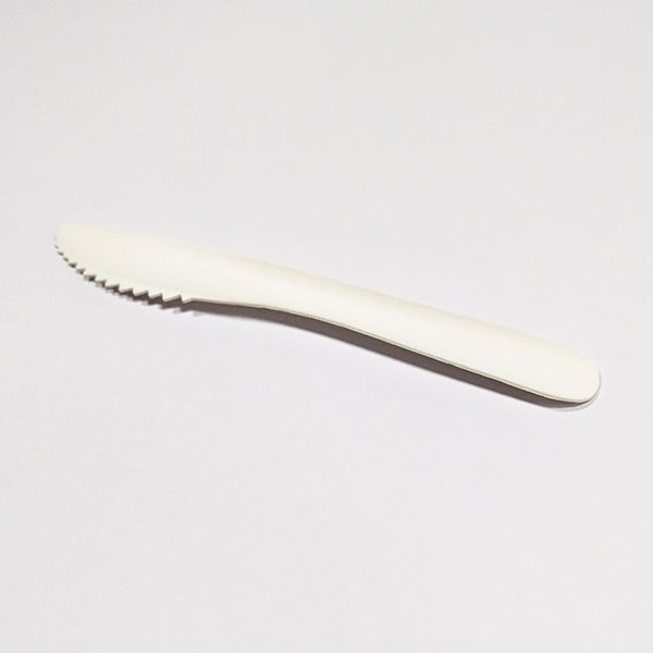 Couteaux en carton blanc