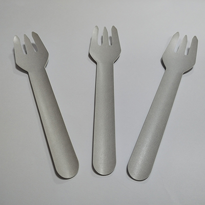 Fourchette en papier gris