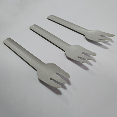Fourchette en papier gris
