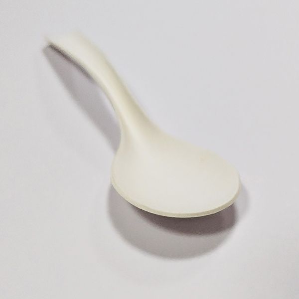 Petite cuillère en carton blanc