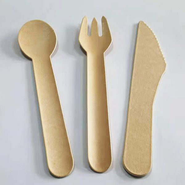Jeu de couverts en carton