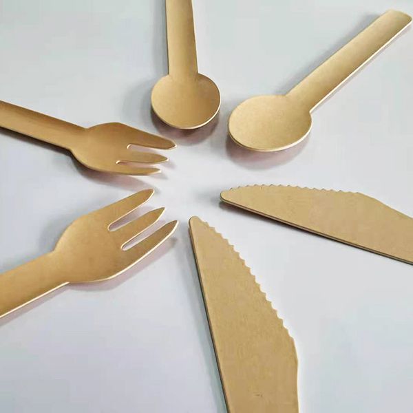 Jeu de couverts en carton