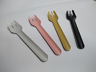 Jeu de couverts en carton