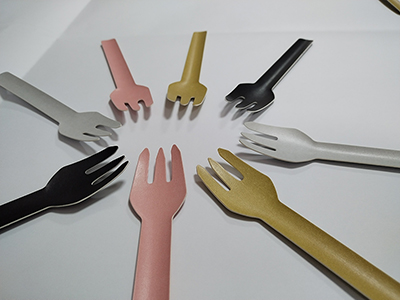 Jeu de couverts en carton