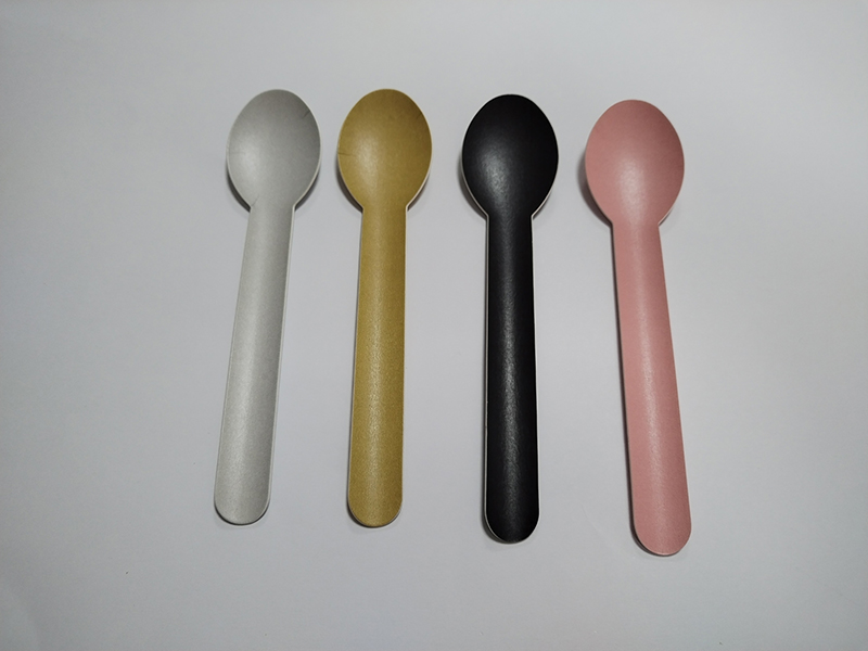 Jeu de couverts en carton
