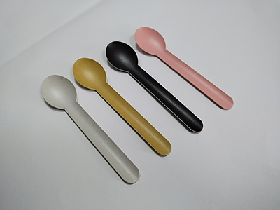 Jeu de couverts en carton