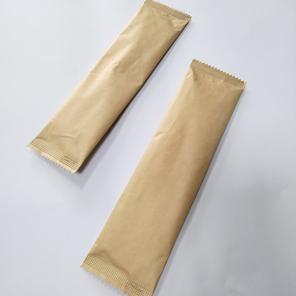 Jeu de couverts en carton (cuillère, fourchette, couteau, sachet papier)